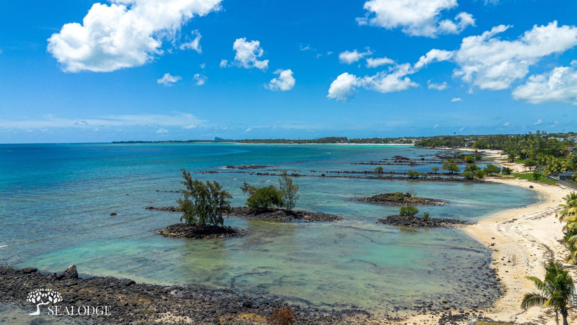 Kanope Bay - Holiday Beachfront Apartments Pointe aux Biches Esterno foto