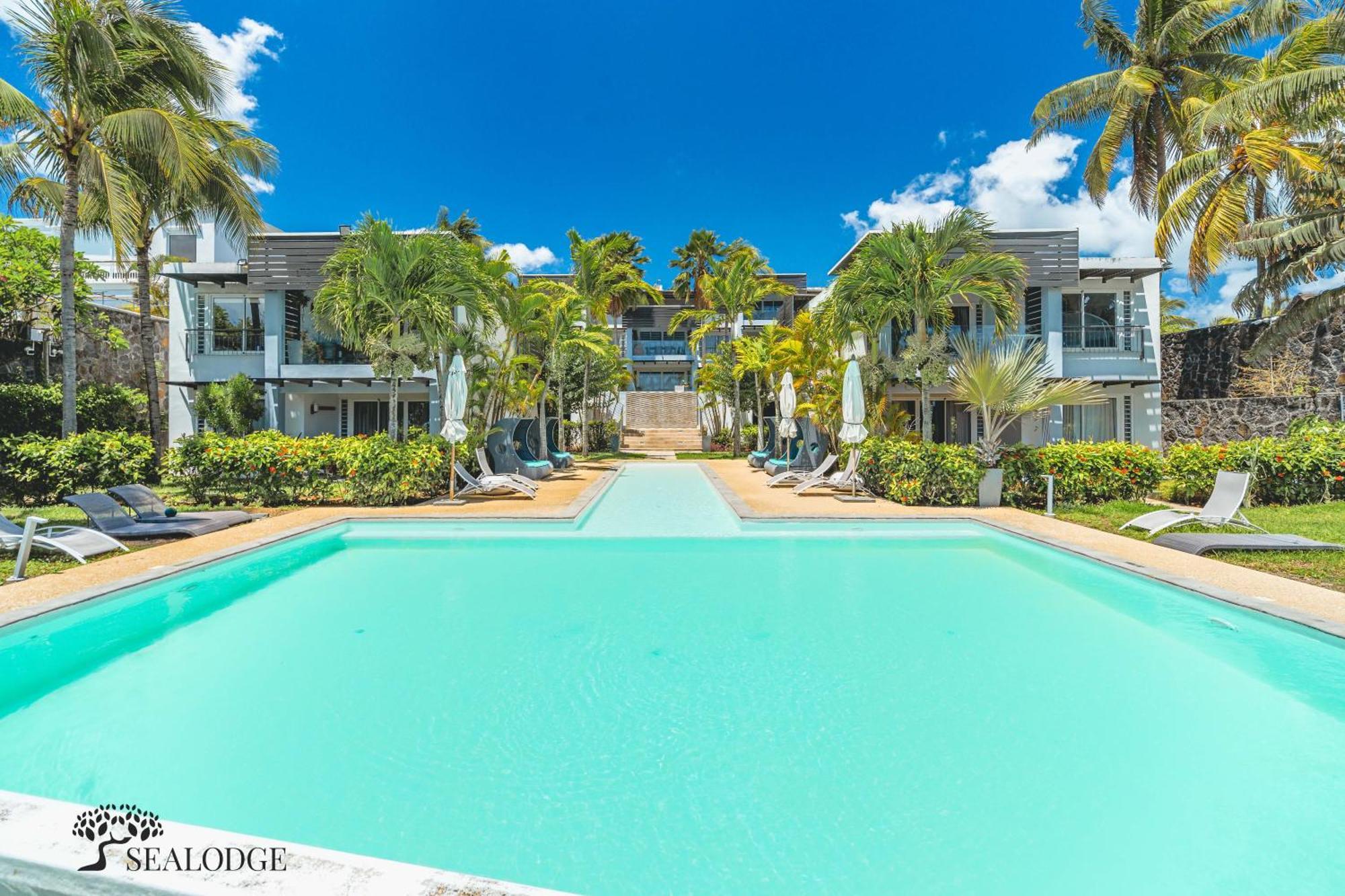 Kanope Bay - Holiday Beachfront Apartments Pointe aux Biches Esterno foto