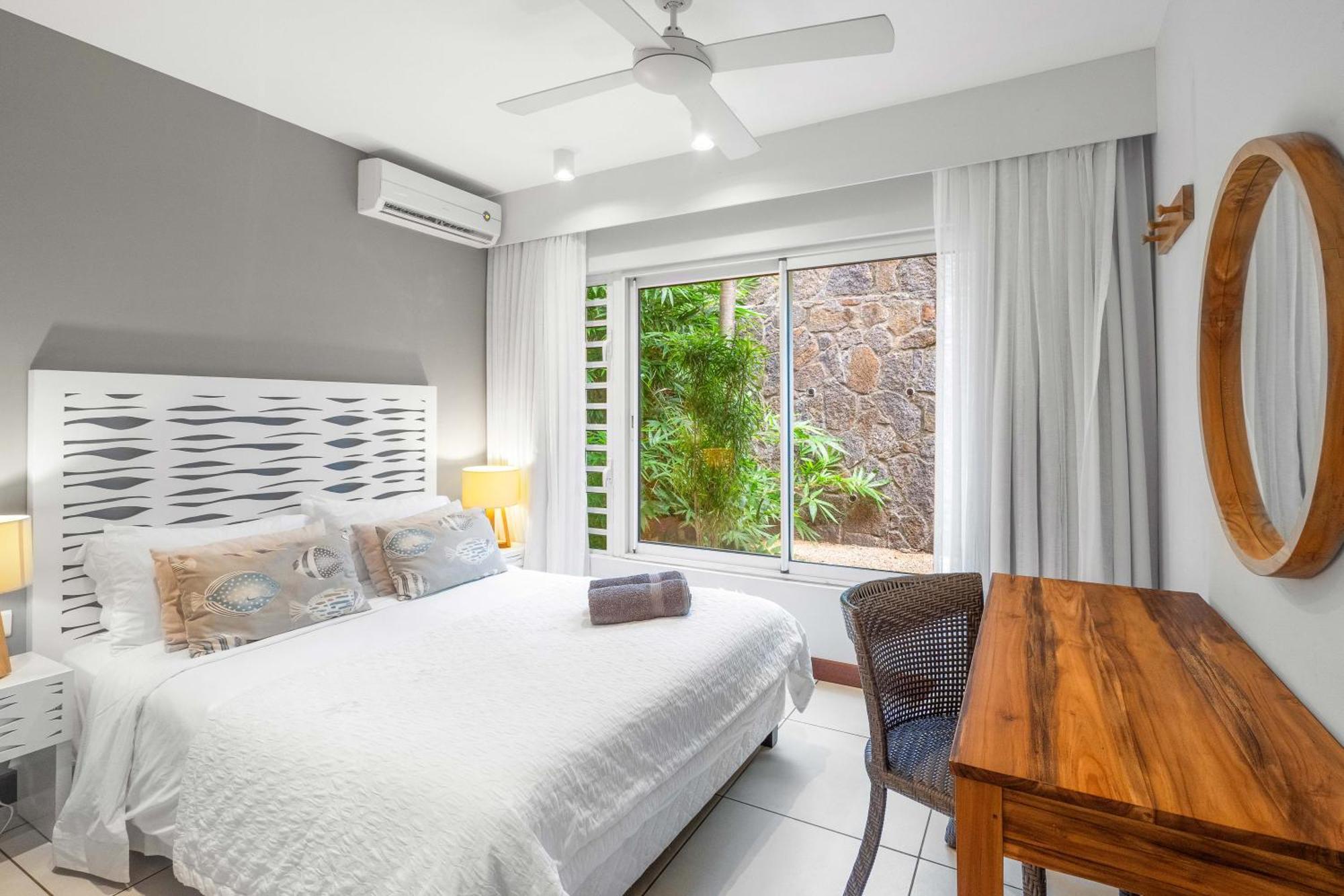 Kanope Bay - Holiday Beachfront Apartments Pointe aux Biches Esterno foto