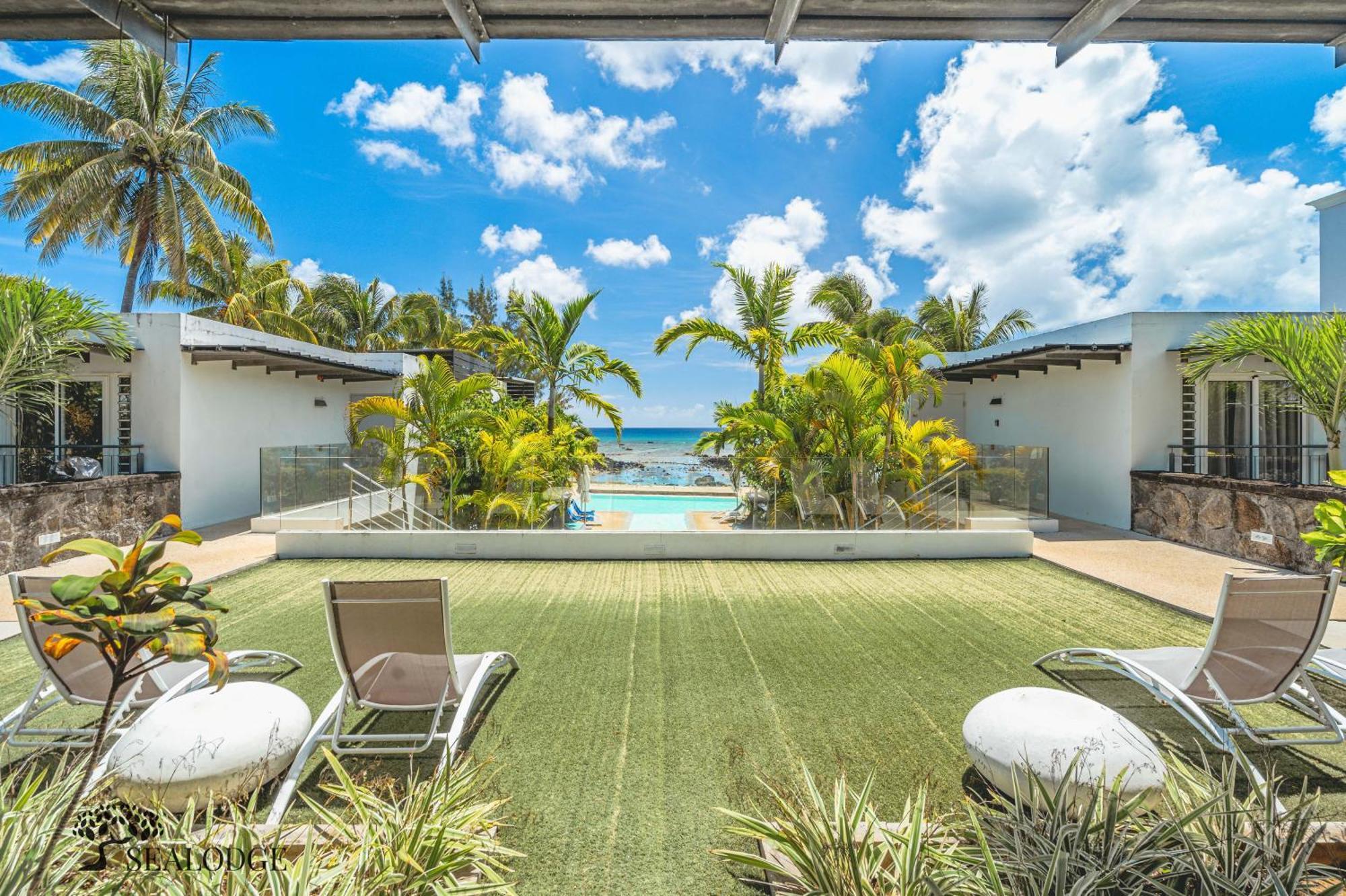 Kanope Bay - Holiday Beachfront Apartments Pointe aux Biches Esterno foto