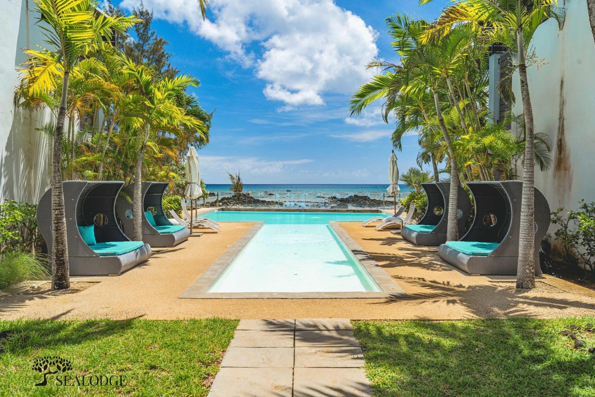 Kanope Bay - Holiday Beachfront Apartments Pointe aux Biches Esterno foto